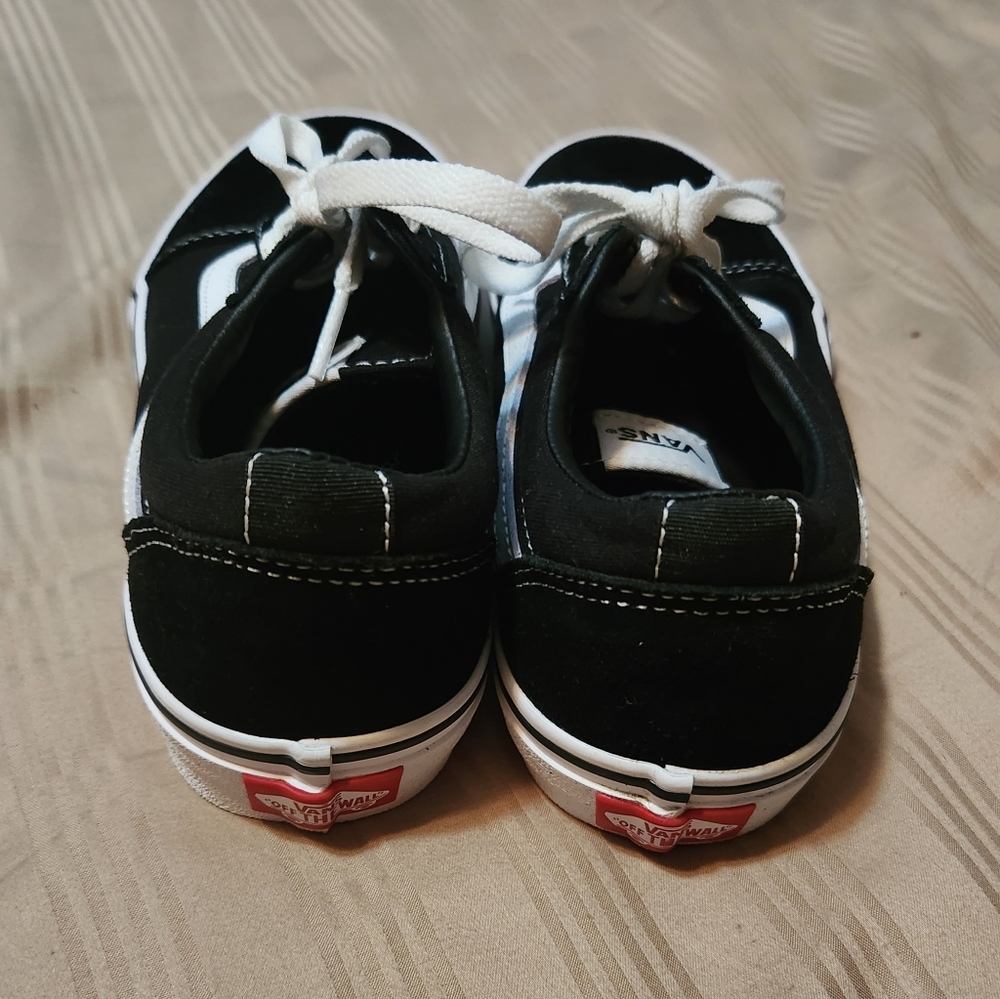 Vans - Picture 3 of 5